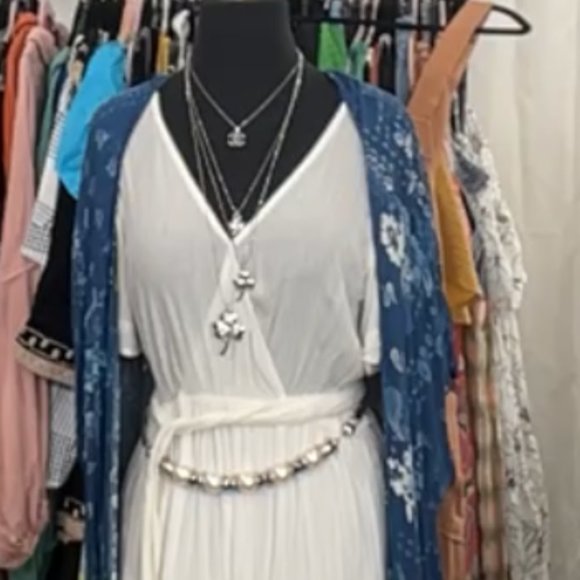 ShopEvelynne Dresses & Skirts - WHITE Boho Chic Short Ruffle Sleeve Lace Trim Midi Dress